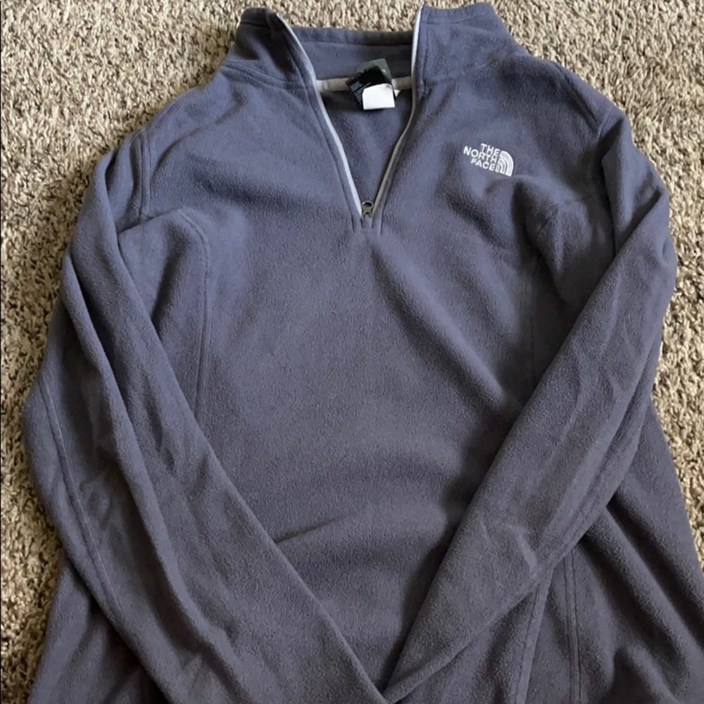 Women’s north face sweater